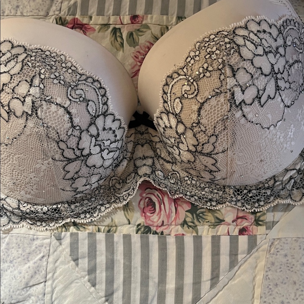 Victoria's Secret Lace Bra - Black and White -DREAM ANGELS BRA. VERY BEAUTIFUL - Picture 7 of 9